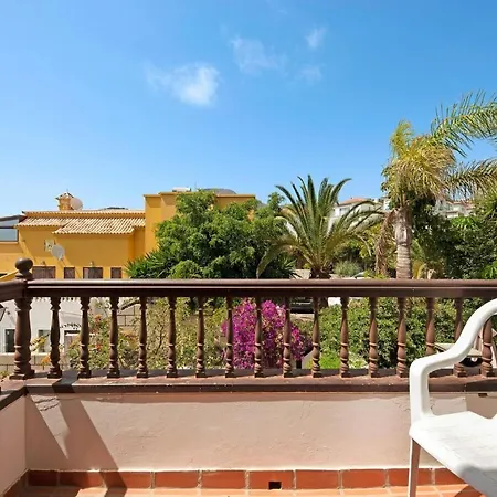 Tropical Bliss Retreat In בית נופש